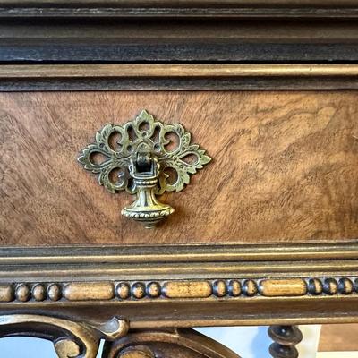 BEAUTIFUL ORNATE ANTIQUE VANITY WITH STOOL