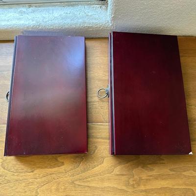 PHOTO CHEST AND DISPLAY PLUS PLATE HOLDERS