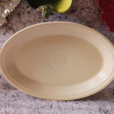 2 OVAL PLATTERS AND 3 LEAF SIDE PLATES