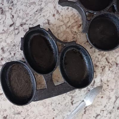 CAST IRON MOLDS AND GLASS CUTTING BOARD