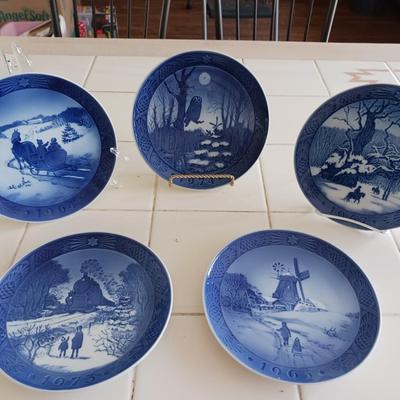 5 ROYAL COPENHAGEN CHRISTMAS PLATES