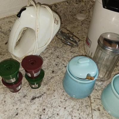 POPCORN PUMPER, WAFFLE IRON, HAND MIXER AND MORE
