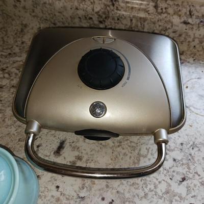 POPCORN PUMPER, WAFFLE IRON, HAND MIXER AND MORE