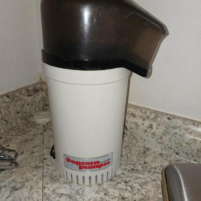 POPCORN PUMPER, WAFFLE IRON, HAND MIXER AND MORE