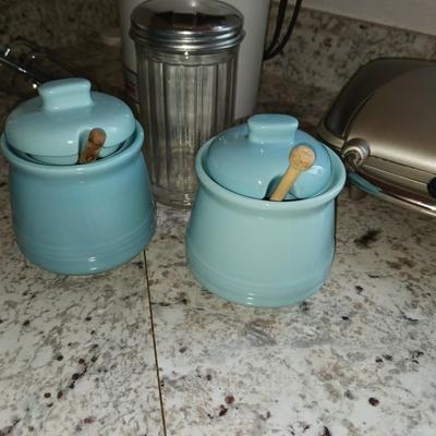 POPCORN PUMPER, WAFFLE IRON, HAND MIXER AND MORE