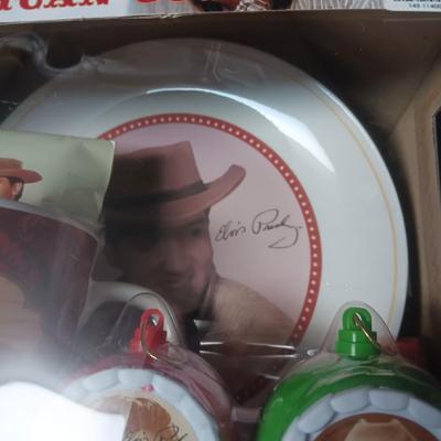 2 ELVIS PRESLEY GIFT SETS