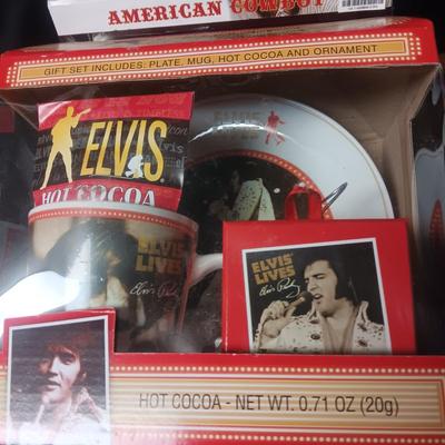 2 ELVIS PRESLEY GIFT SETS