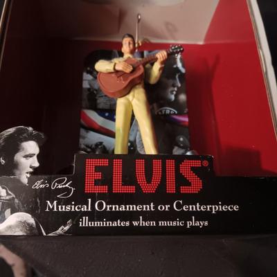 ELVIS ILLUMINATED AND MUSICAL ORNAMENT W/2ND ORNAMENT