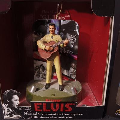 ELVIS ILLUMINATED AND MUSICAL ORNAMENT W/2ND ORNAMENT