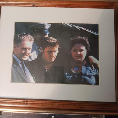 PHOTO OF ELVIS WITH HIS PARENTS AND A PICTURE OF ELVIS