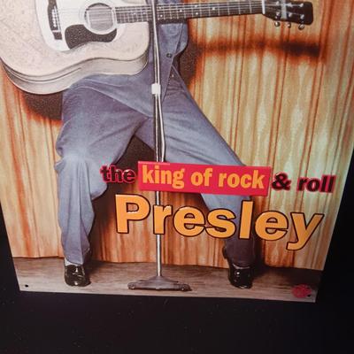 2 METAL ELVIS SIGNS