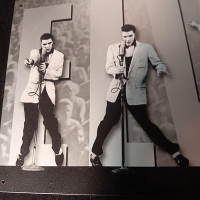 2 METAL ELVIS SIGNS