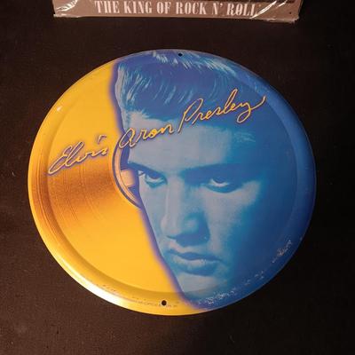 2 METAL ELVIS SIGNS