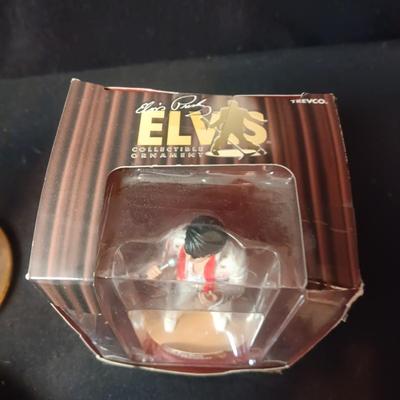2 ORNAMENTS AND A ROTATING MUSICAL ELVIS