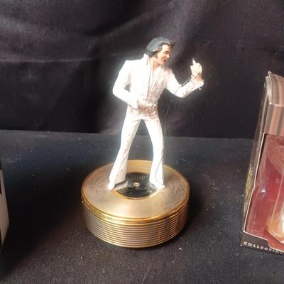 2 ORNAMENTS AND A ROTATING MUSICAL ELVIS