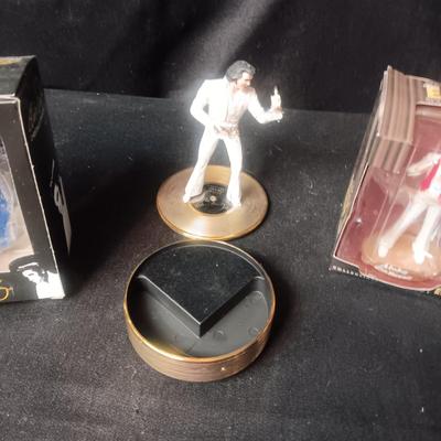 2 ORNAMENTS AND A ROTATING MUSICAL ELVIS