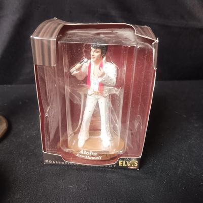 2 ORNAMENTS AND A ROTATING MUSICAL ELVIS