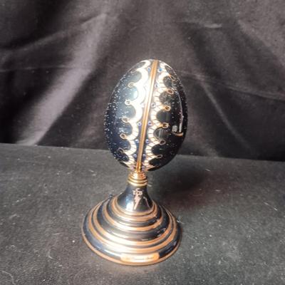 MUSICAL ELVIS PORCELAIN EGG "DON'T BE CRUEL"