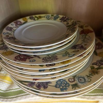 Set of flower plates