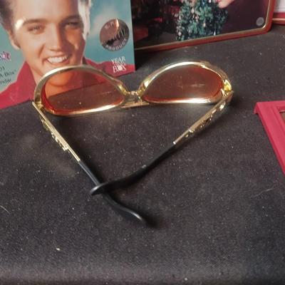 ELVIS TINS, KEYCHAIN, PHOTO AND MORE