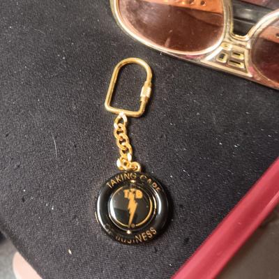ELVIS TINS, KEYCHAIN, PHOTO AND MORE