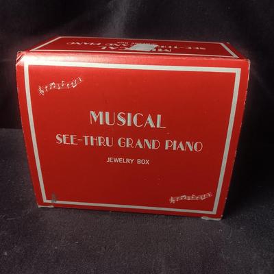 MUSICAL GRAND PIANO AND ILLUMINATED MUSICAL ORNAMENT