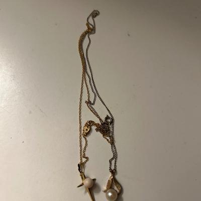 Costume Necklace Couple of Pearls