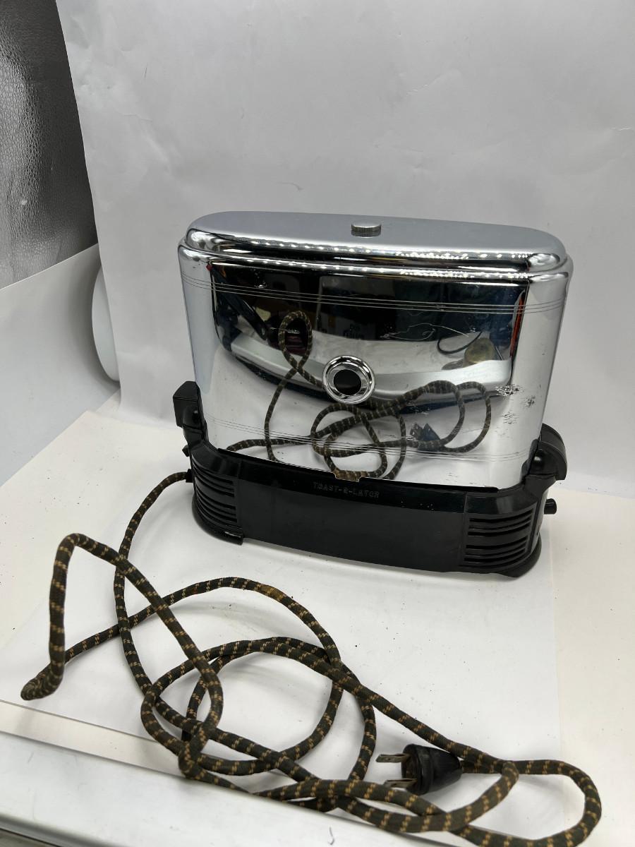 Toast-O-Lator Bakelite toaster Model J | EstateSales.org