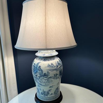 Blue and white chinoiserie style lamp