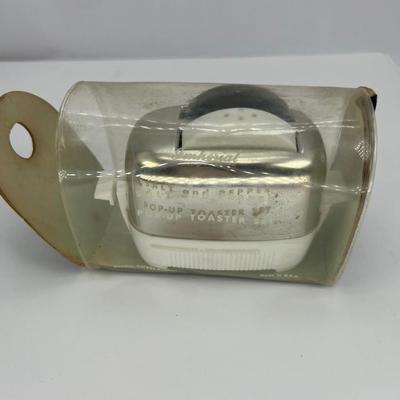 Mini Toaster pop up salt and pepper set
