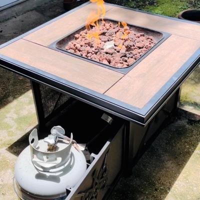 HAMPTON BAY Fire Pit With Propane