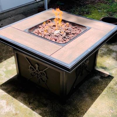 HAMPTON BAY Fire Pit With Propane