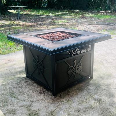 HAMPTON BAY Fire Pit With Propane