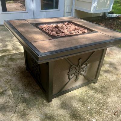 HAMPTON BAY Fire Pit With Propane