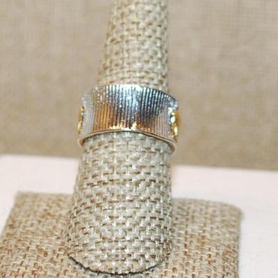 Size 7½ Unique Two-Tone "Elephant Herd" Ring on a Solid Silver Tone Band (7.4g)