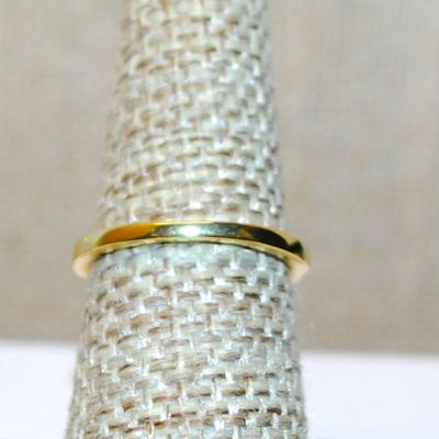 Size 7 Classic Multi-Color Red, Blue, Amber, Pink, Green & Clear Stones Ring on a Gold Tone Band (1.3g)