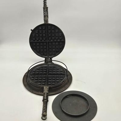 Grizwold #8 Cast Iron Waffle Maker