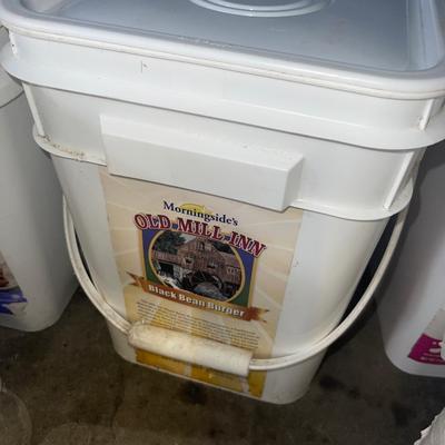 M44-Three buckets of emergency food supply