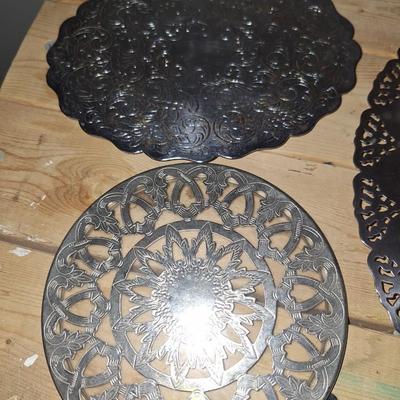 5pc plated trivet and platter lot