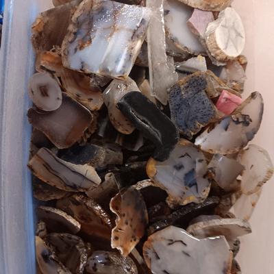 SMALLER LAPIDARY SLABS