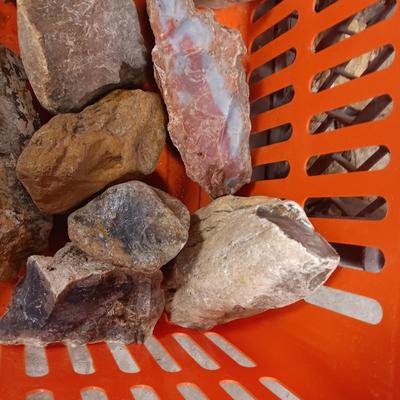 MEDIUM SIZE ROCKS (6)