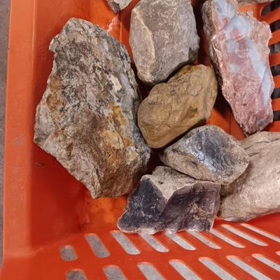 MEDIUM SIZE ROCKS (6)