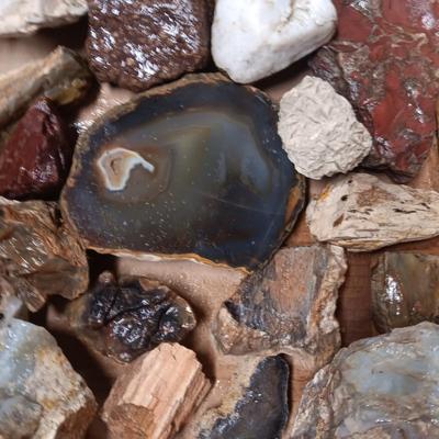 MEDIUM - LARGE ROCKS (2)
