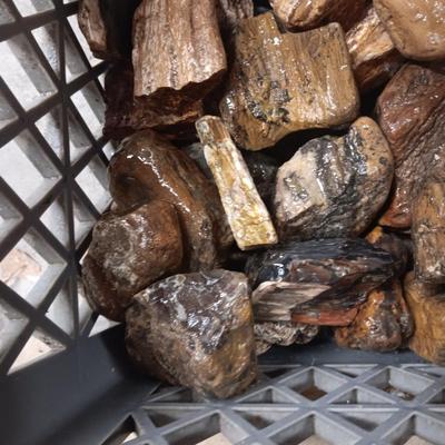 SMALL - MEDIUM ROCKS (4)