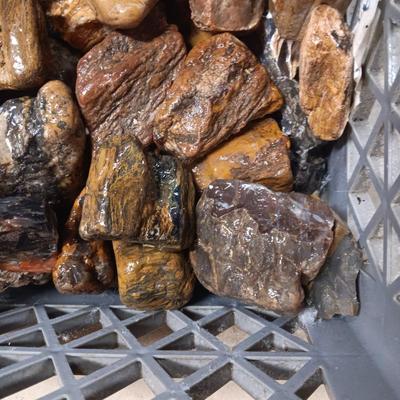 SMALL - MEDIUM ROCKS (4)