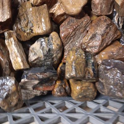 SMALL - MEDIUM ROCKS (4)