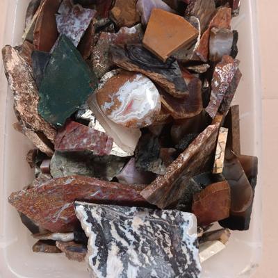 VARIOUS SIZES OF CUT ROCK