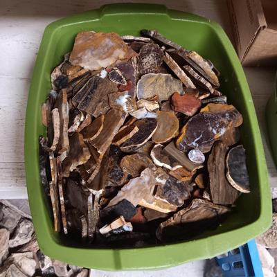 SMALL - MEDIUM CUT ROCKS