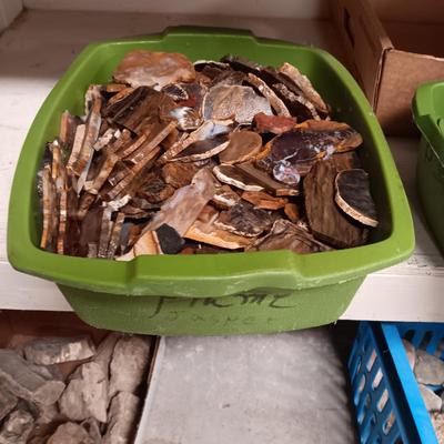 SMALL - MEDIUM CUT ROCKS