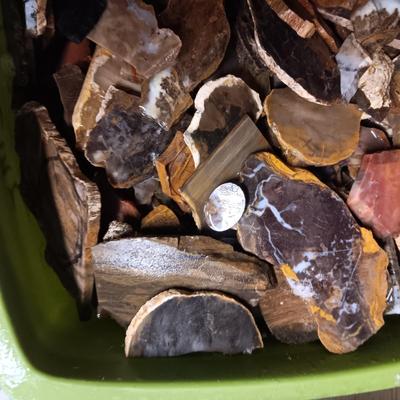 SMALL - MEDIUM CUT ROCKS